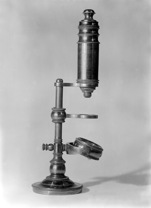 Early English microscope